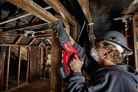 Milwaukee M18 HD12.0 cold-weather use demonstrates performance in freezing conditions.