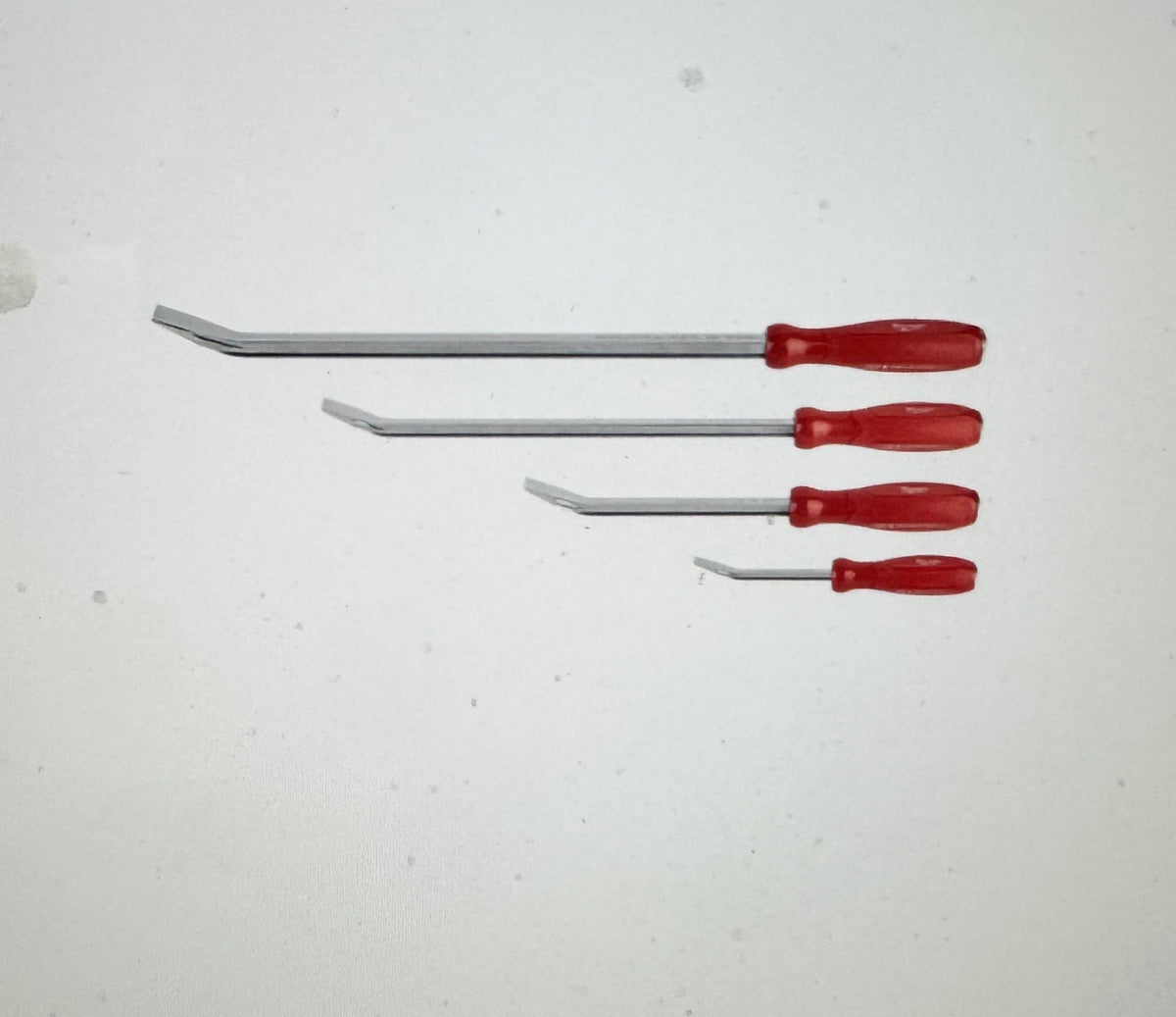Milwaukee four-piece pry bar set with I-beam core and tri-lobe handles for up to 40% more prying strength.