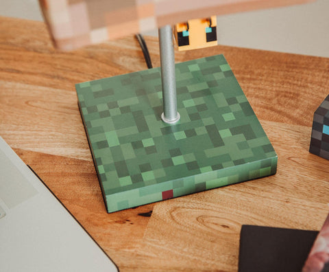 Minecraft 3D-sculpted bee pull adds tactile interactive detail
