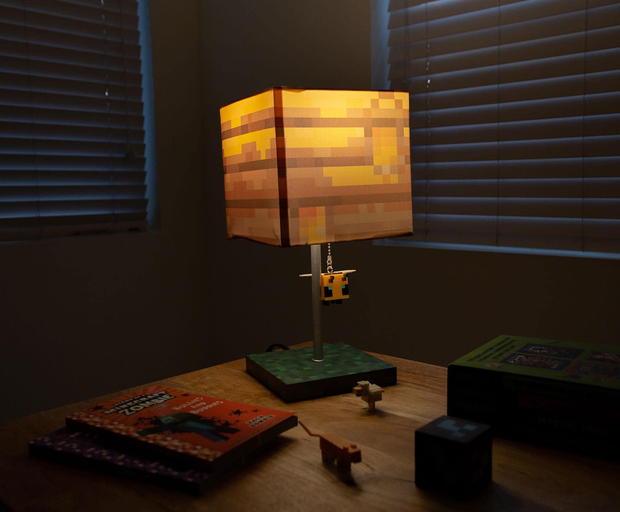 Minecraft lamp includes bulb option for immediate brightness or warm ambiance