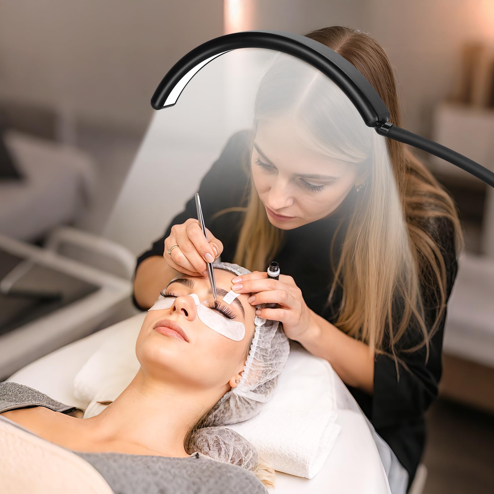 MINIEAR Half Moon Lash Light brightness control for detail work