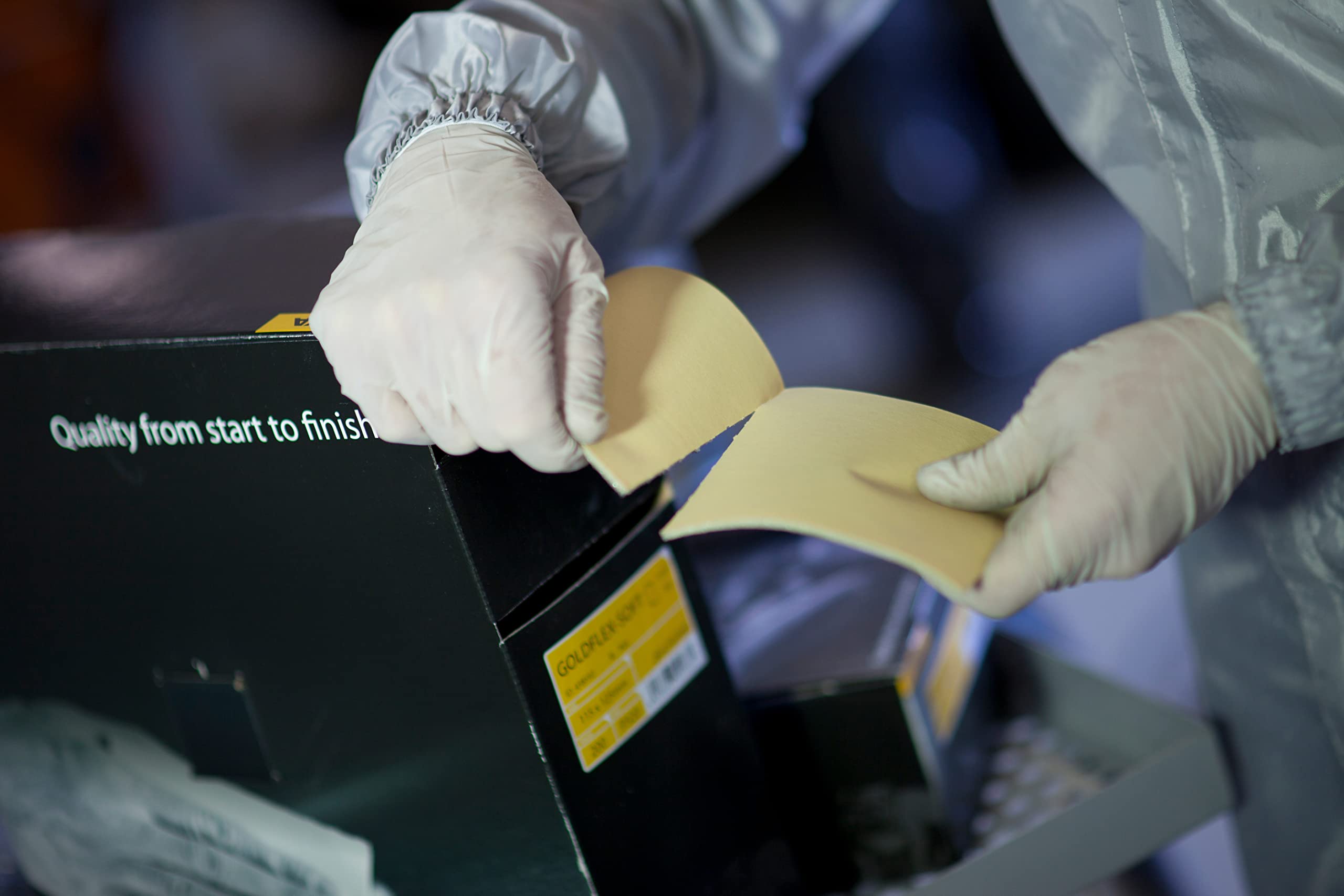 Mirka Goldflex pad in perforated roll for easy dispensing from the box.