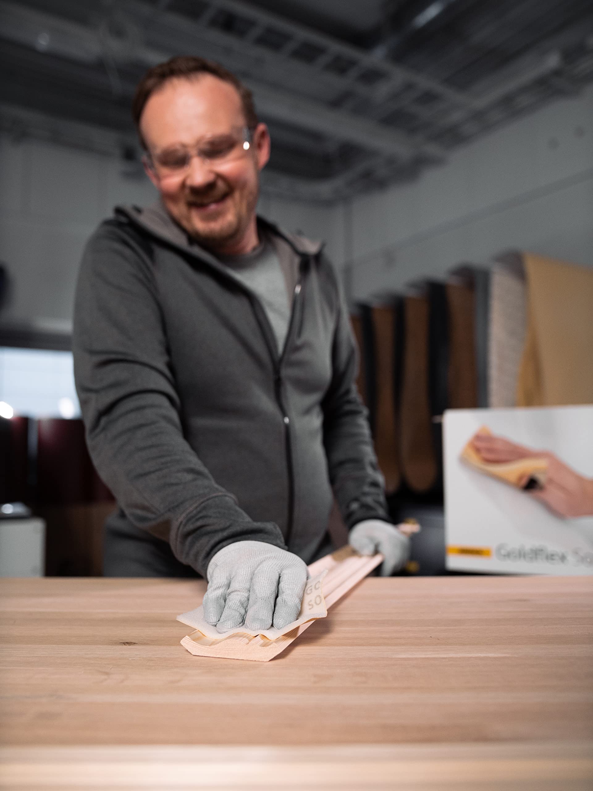 Mirka Goldflex pad for dry sanding on wood, metal, and plastic.
