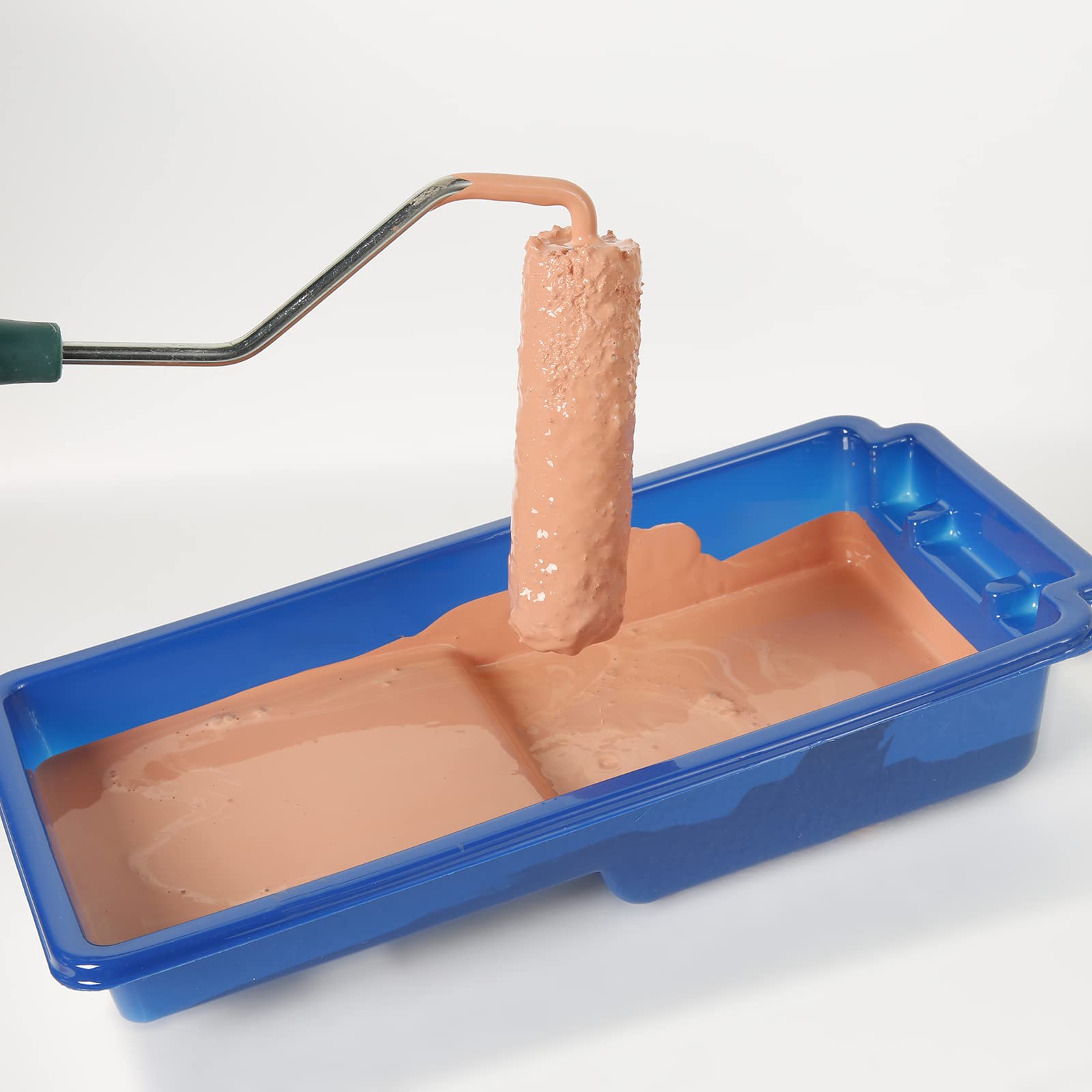 Mister Rui cabinet painting setup ideal for precise edge work.