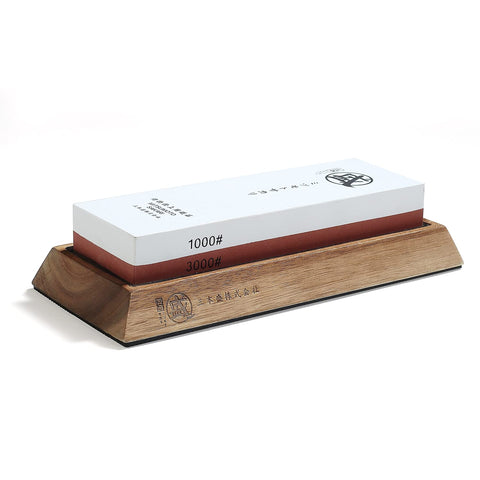 MITSUMOTO SAKARI double-sided whetstone 1000/3000 for restoring knife edges.