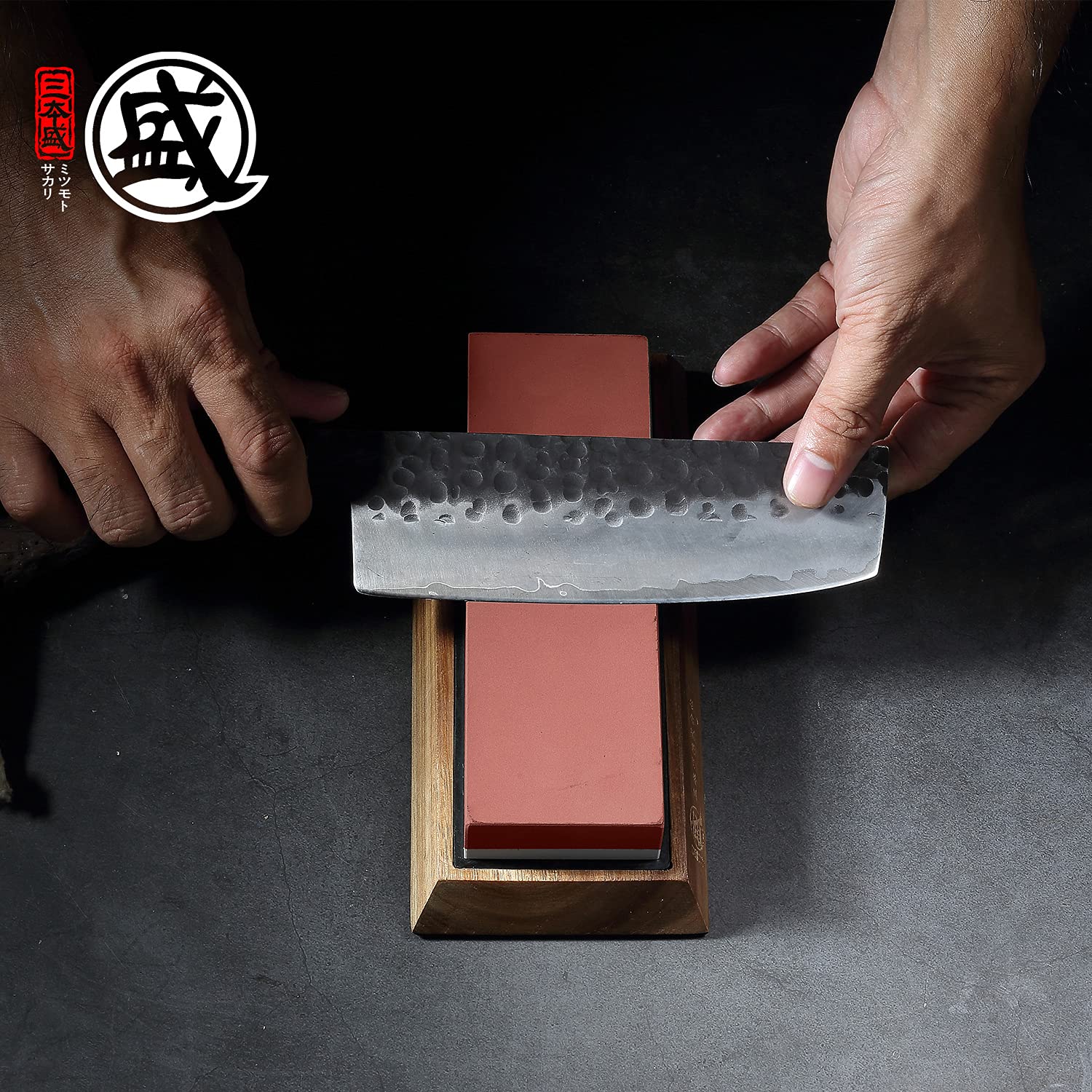 MITSUMOTO SAKARI compact kitchen care kit for knives.