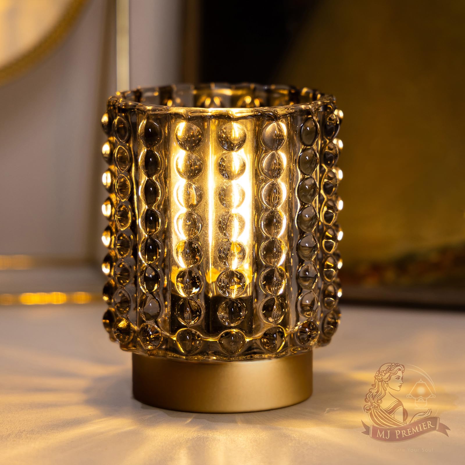 MJ PREMIER battery-operated lamp with timer illuminates outlet-free corners.