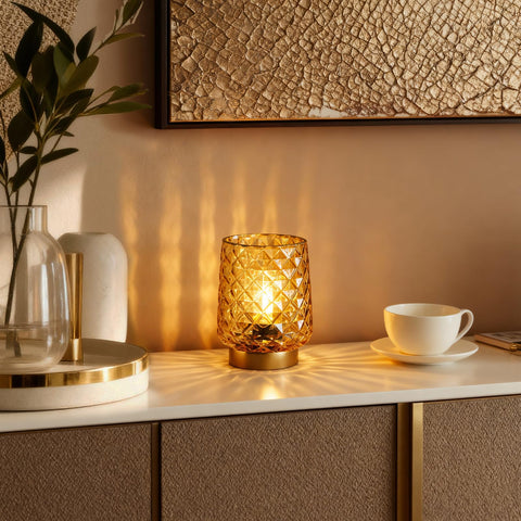 Cordless MJ PREMIER lamp brightens shelves without cords