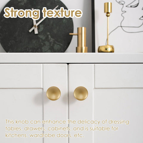 MLYNZXJSY closeup gold knob on drawer front, highlights soft lines and warm sheen.
