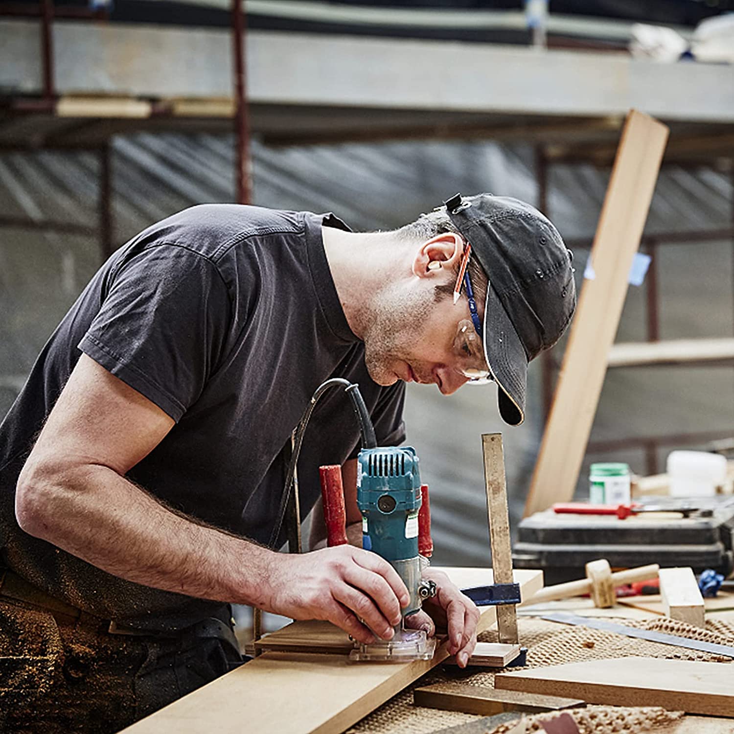 MNA 15-piece set covers MDF, hardwood, softwood, and particle board tasks.