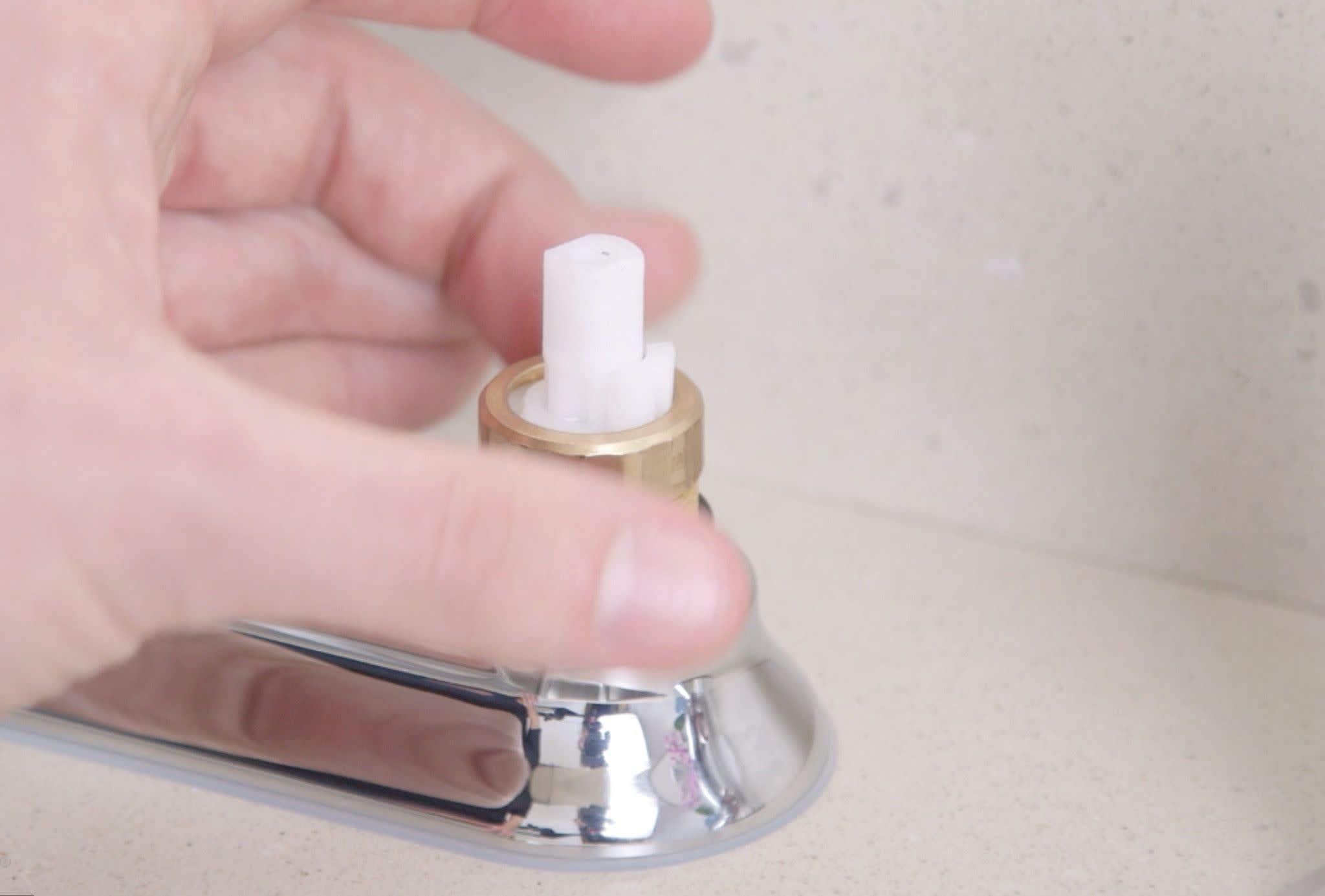 Moen 1224 replacement cartridge image emphasizes installation-friendly design.