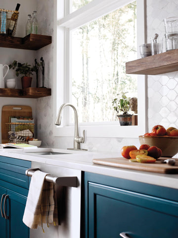 Moen Arbor single-handle operation offers precise water control.