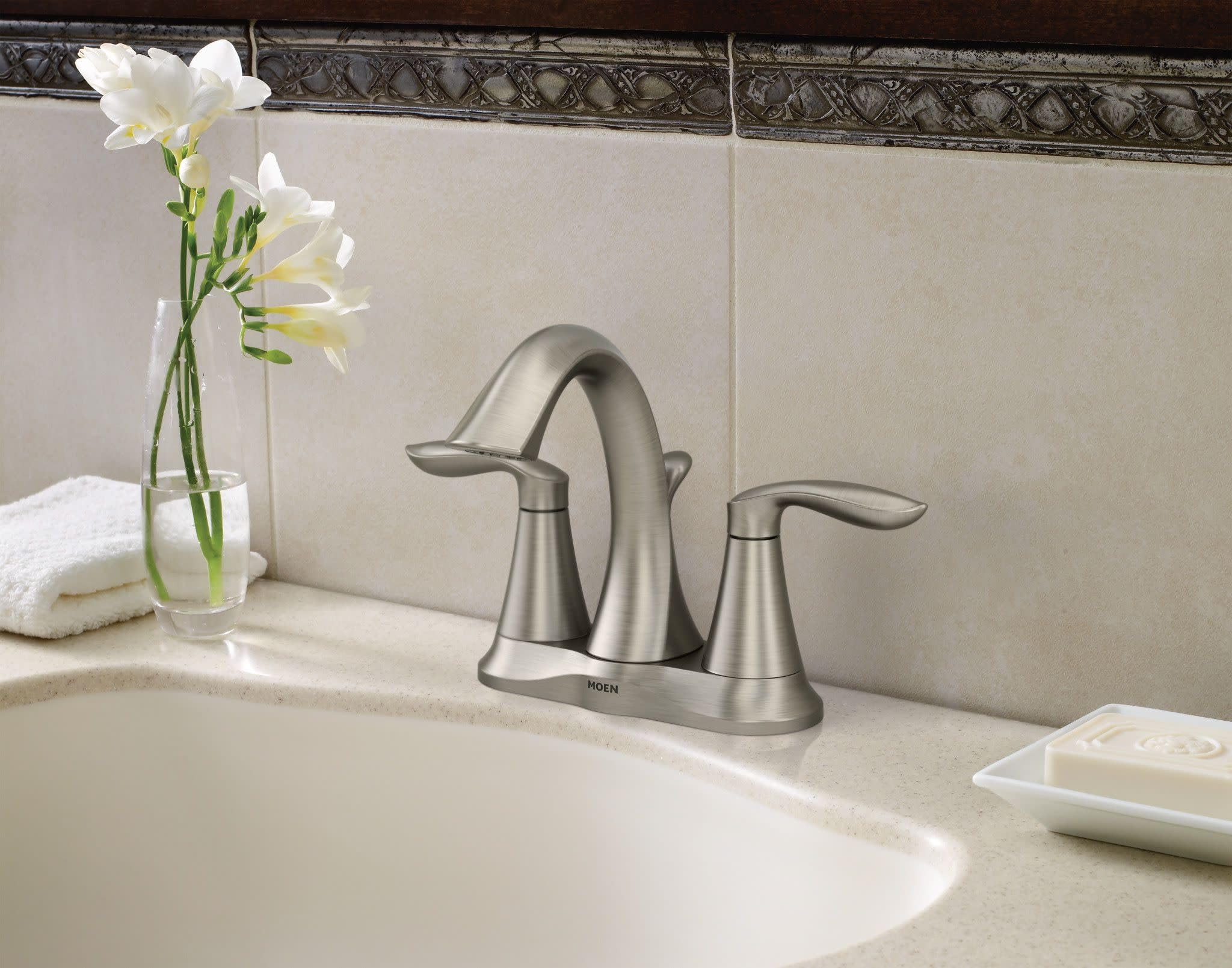 Two-handle levers on Moen Eva enable precise temperature control