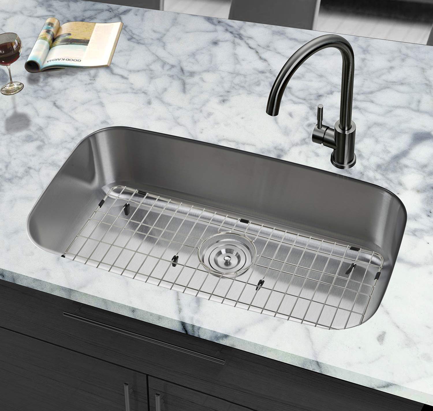 MONSINTA stainless steel construction resists dents and stains.