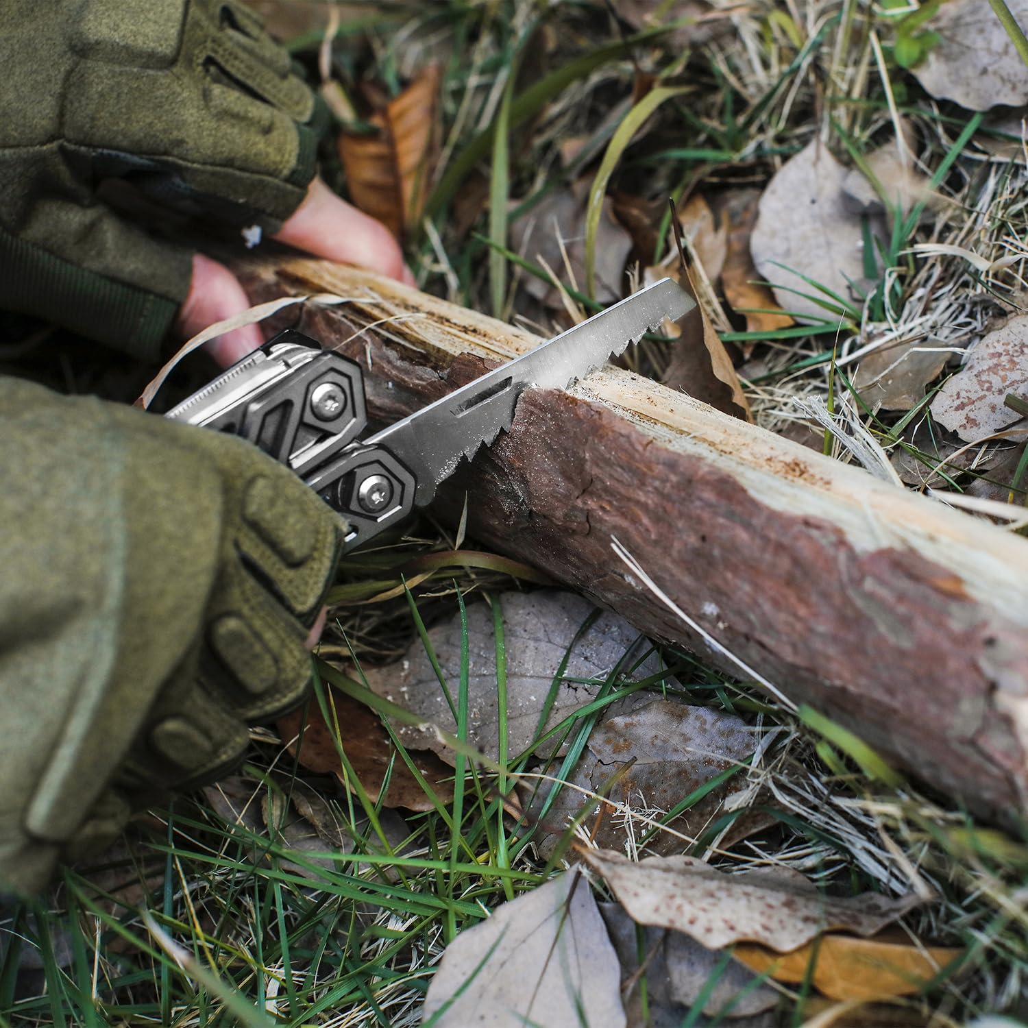 Mossy Oak Multitool belt sheath keeps tools secure on hikes.