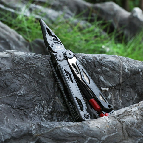 MOSSY OAK stainless steel multitool in rugged outdoor use.