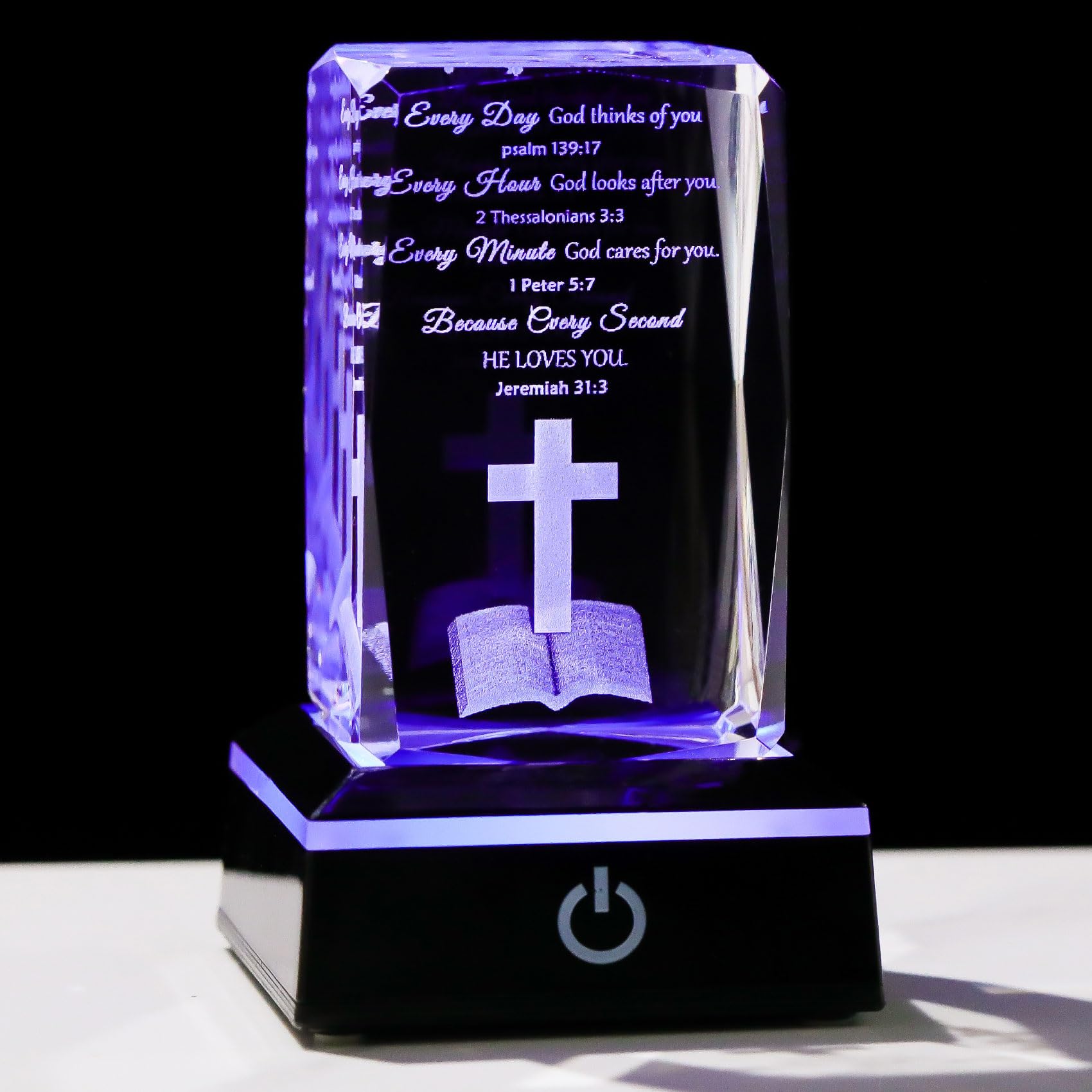 Movdyka 3D crystal gift close-up showing vivid engraving and depth for display