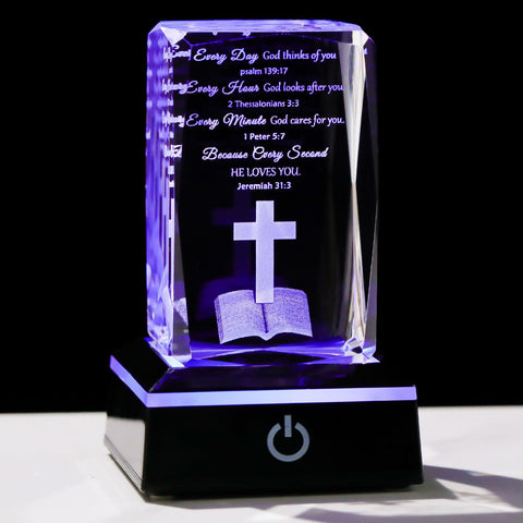 Movdyka 3D crystal gift close-up showing vivid engraving and depth for display
