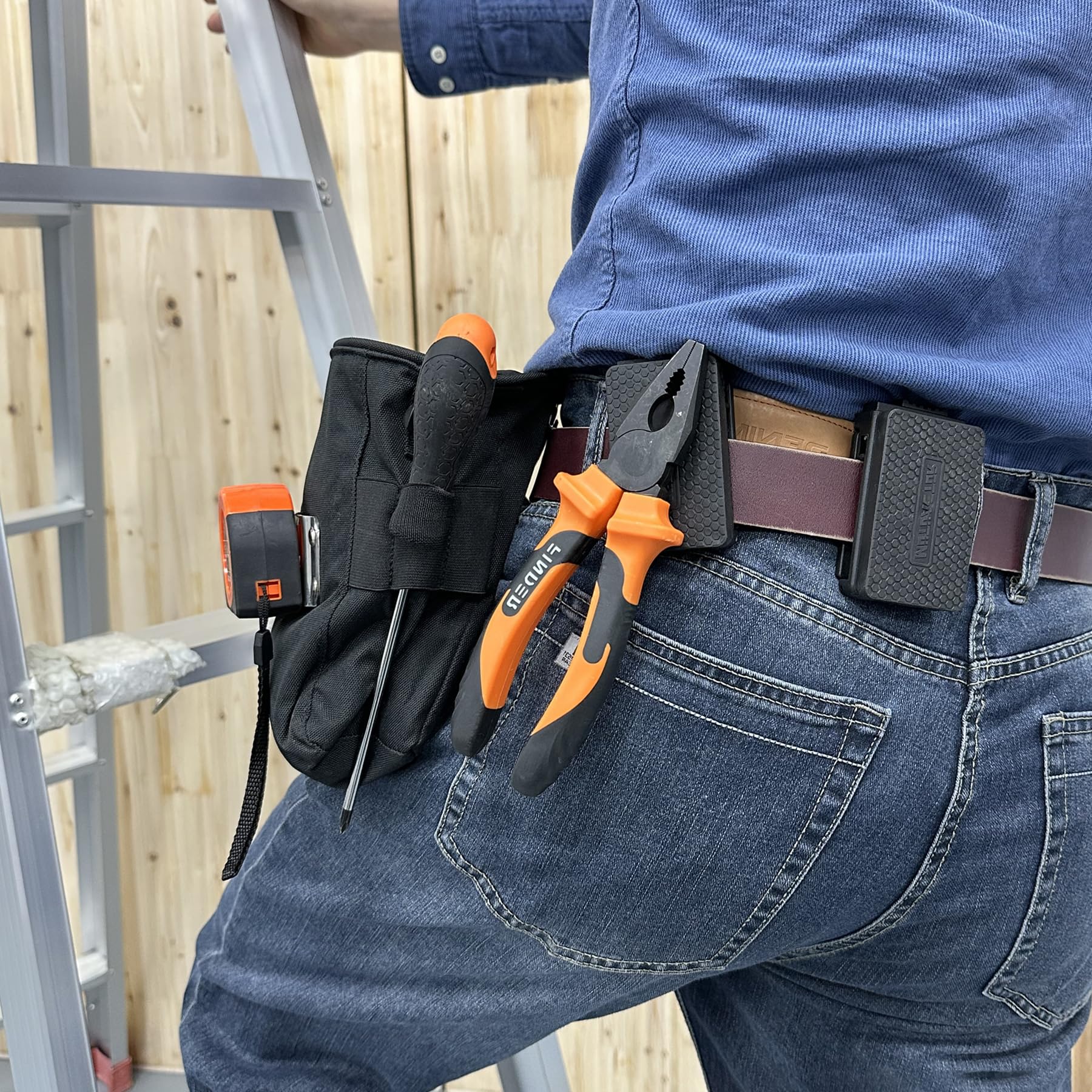 MUTUACTOR dual-locking belt clip with two locking options