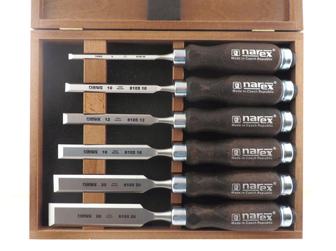 Narex blade close-up shows fine-grained steel and edge retention for precise work.