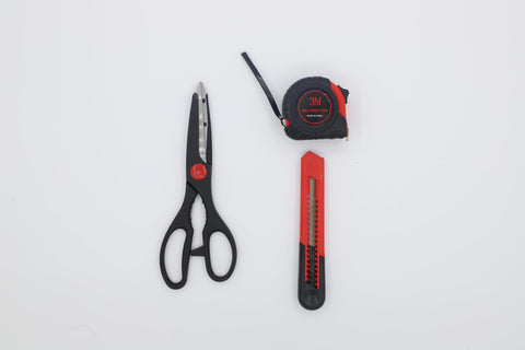 Naxypnalic Basic Tool Kit tape measure helps measure spaces accurately.