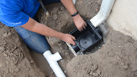 NDS 900BKITRTL1PK adapters pair for connecting to standard pipes.