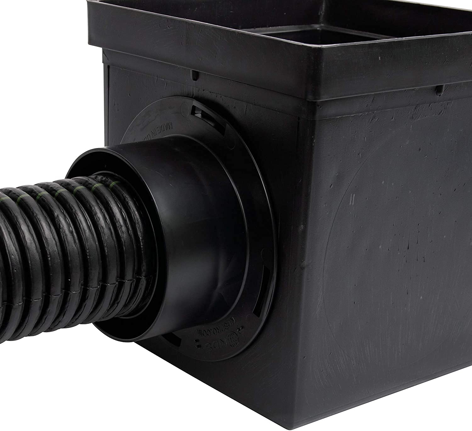 NDS 900BKITRTL1PK outlet plug seals unused opening for clean setup.