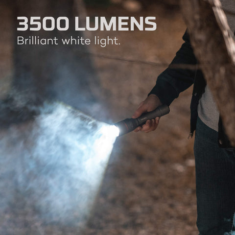 NEBO Davinci 3500 beam zoom highlighting 3X focus for versatile lighting