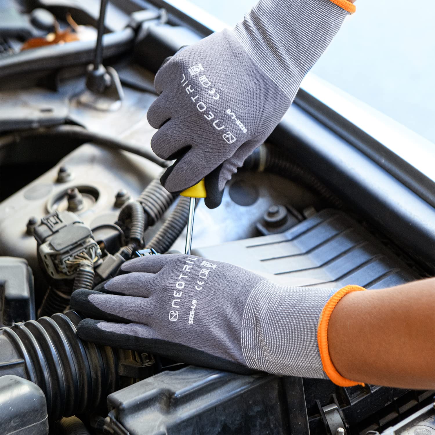 NEOTRIL safety gloves are machine washable for quick maintenance.