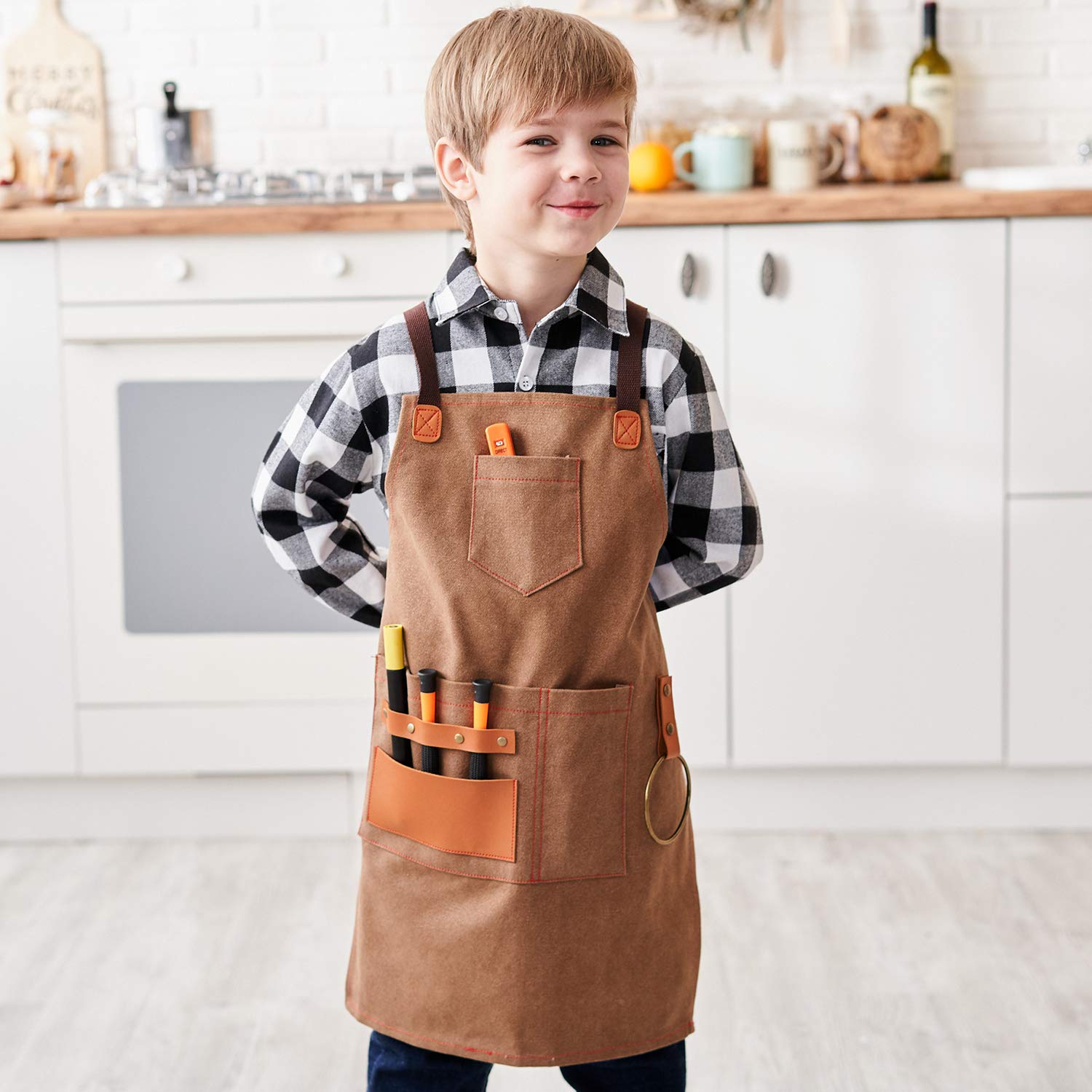 NEOVIVA adjustable cross-back straps provide all-day comfort during creative projects