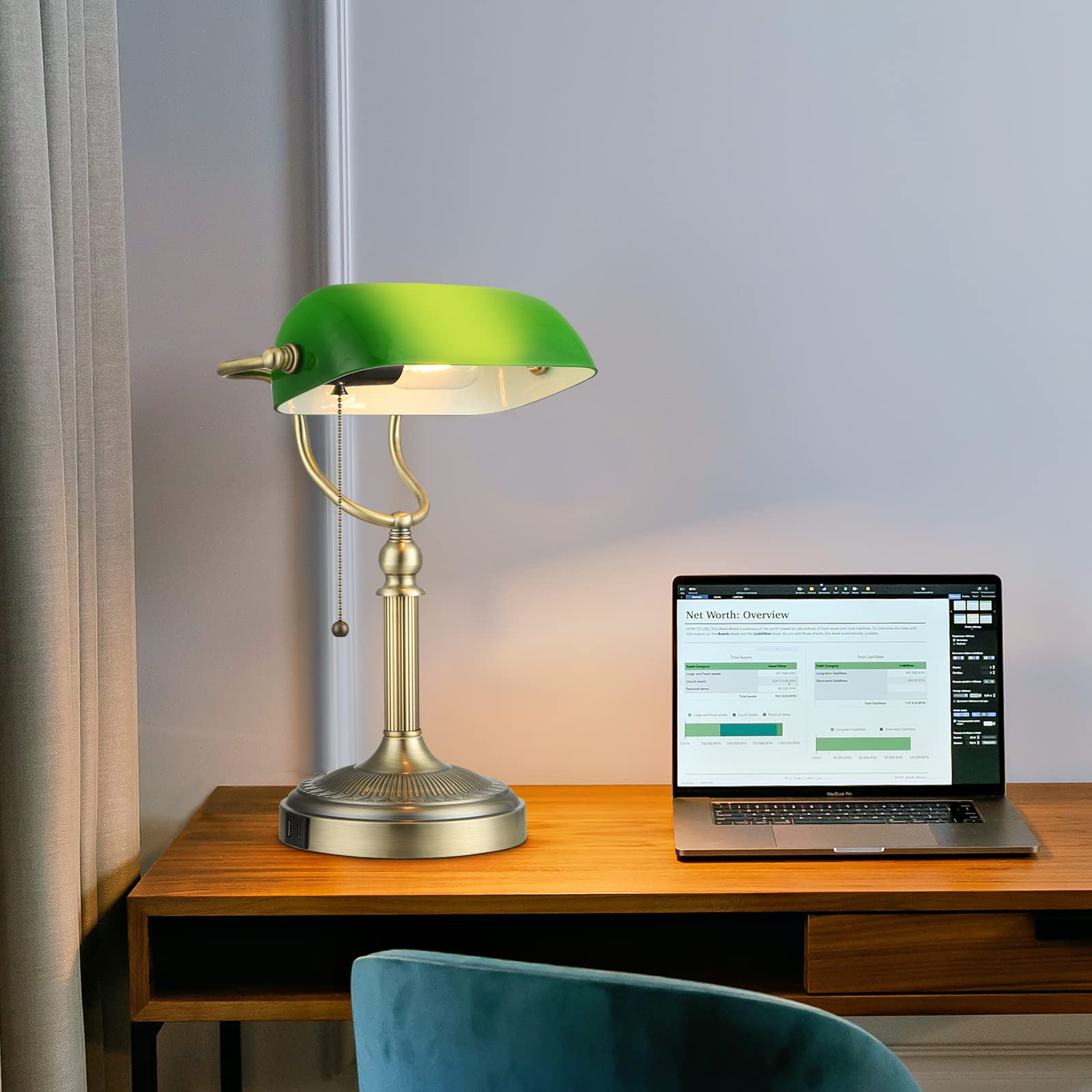 Newrays lamp features USB port for easy charging during work.