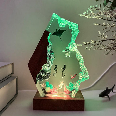 Nice Hera night light highlights a marine scene for relaxation.
