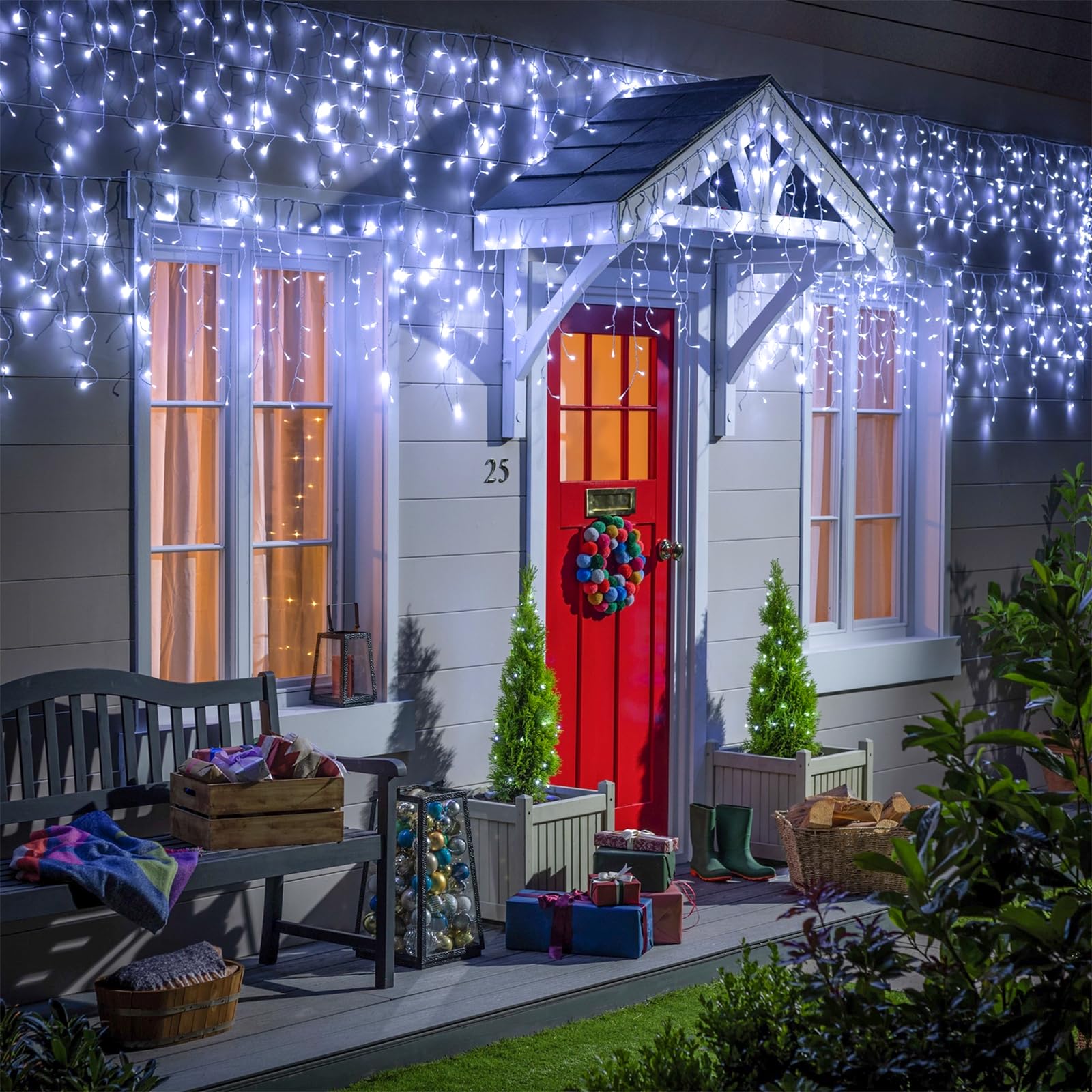 Nielfoi connectable icicle lights enable scalable installation