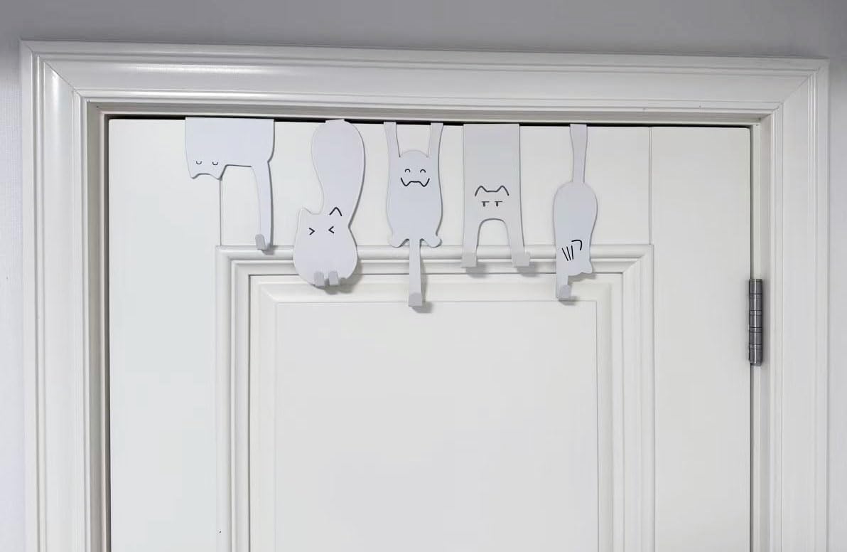 Nooboochichy over-the-door hooks behind the door enable quick organization.