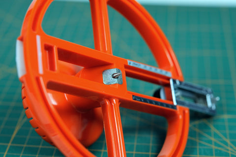 NT Cutter grip demonstrating secure, non-slip handling during use.