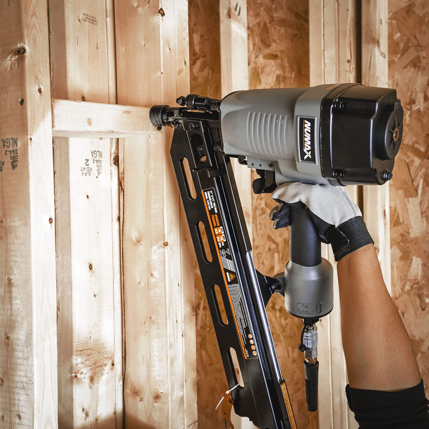 Loaded magazine on NuMax SFR2190 shows compatible 21-degree nails