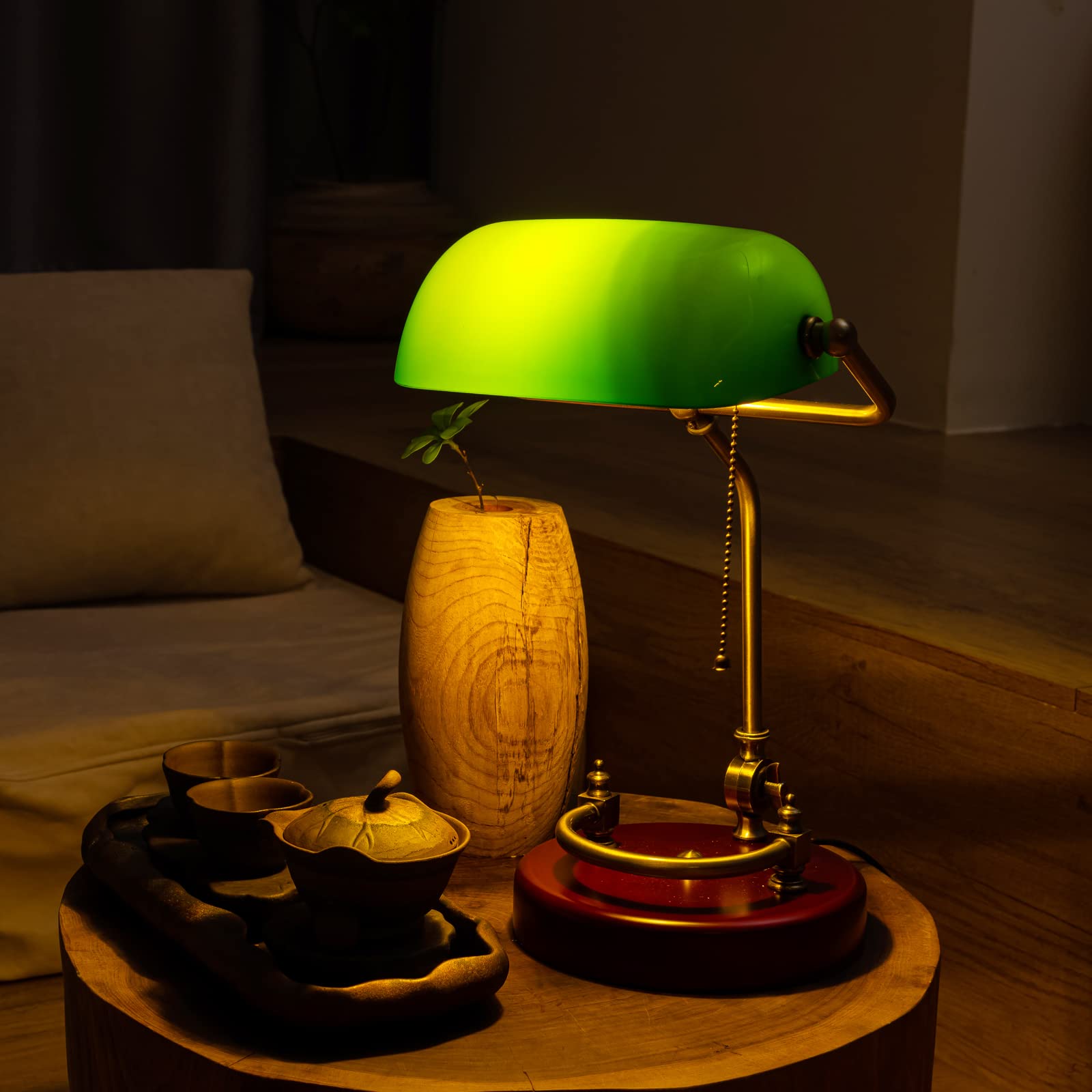 NUSRAN Bankers Lamp's durable construction supports long-term desk use