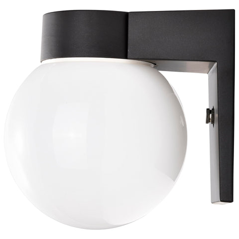 Nuvo SF77/140 wet-rated fixture withstands outdoor conditions year-round.