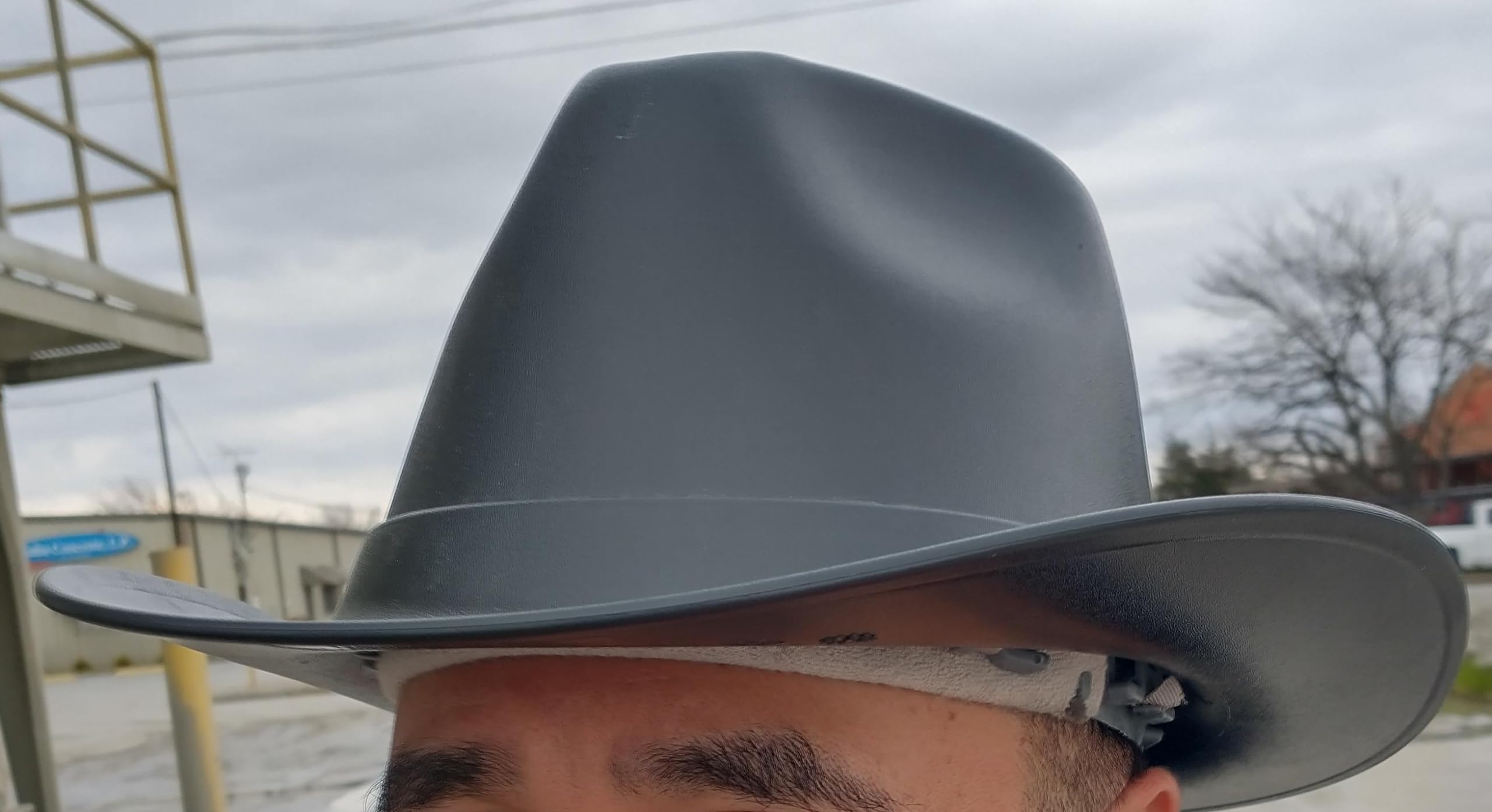 OccuNomix VCB200-06 wide brim emphasizes sun protection during outdoor work