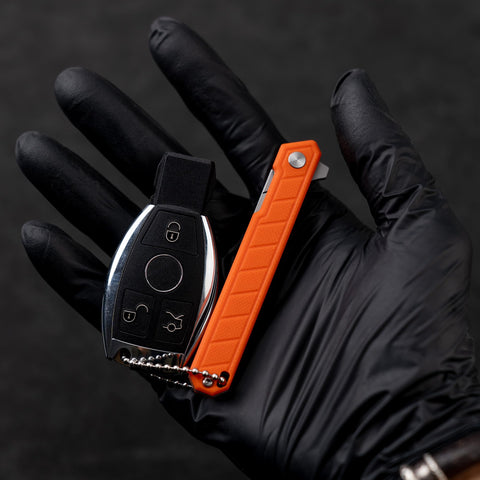 Compact pocket size OLITANS G046 folding scalpel for on the go use