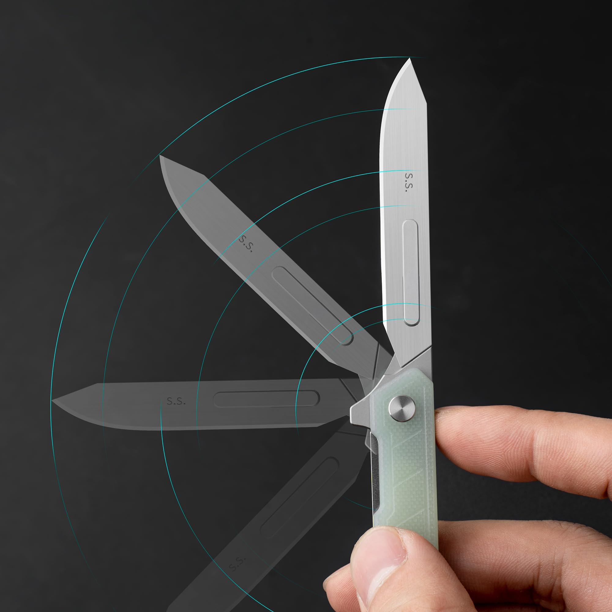 OLITANS G046 Mecha Mini compact pocket size fits daily carry.