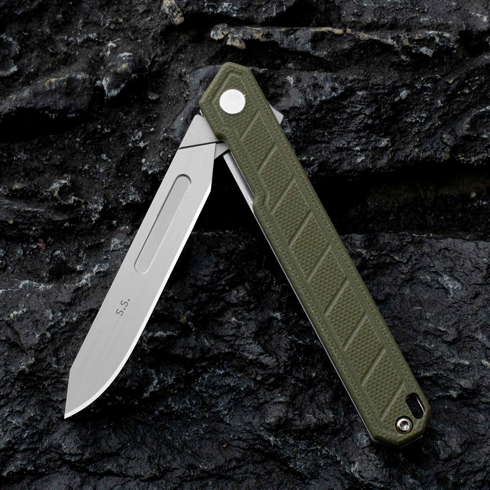 OLITANS G046 Mecha Mini Jade finish highlights style and ergonomics.