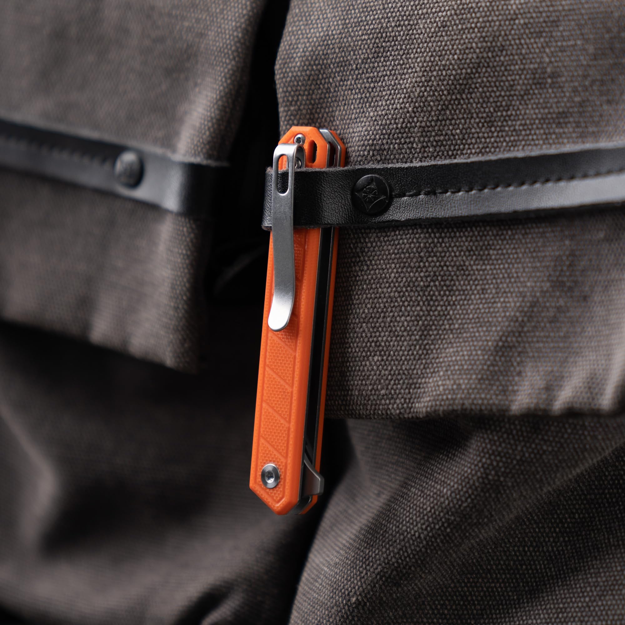 Liner lock system on OLITANS G046 keeps blade safely open
