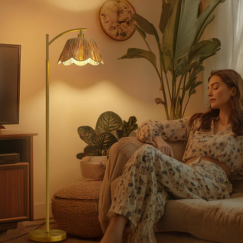 Oneach Arc lamp fits bedroom corners with a soft, inviting glow.