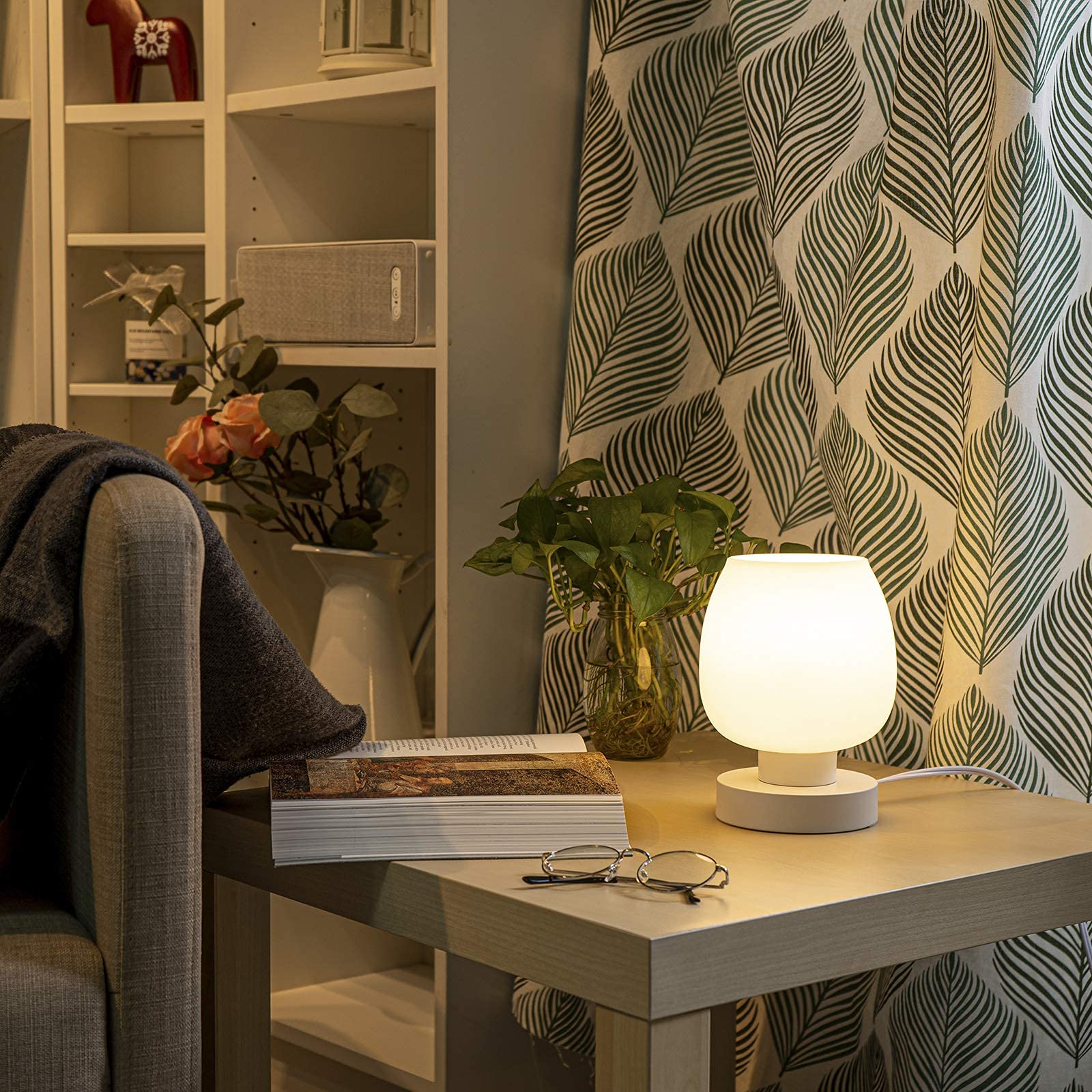 ONEWISH Touch bedside lamp emits warm 3000K light for cozy evenings.