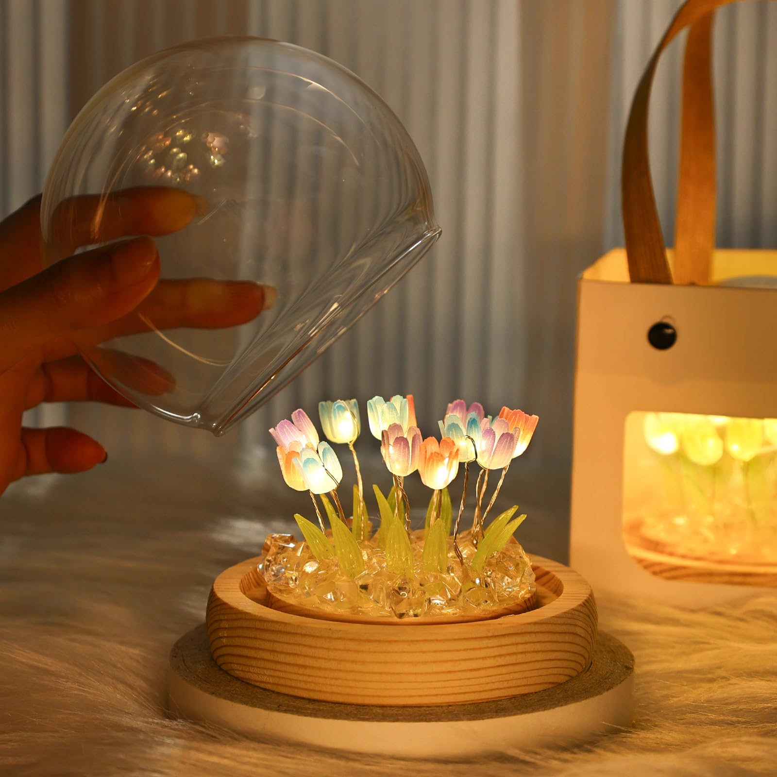 ONXE Tulips USB or battery powered lamp for flexible placement