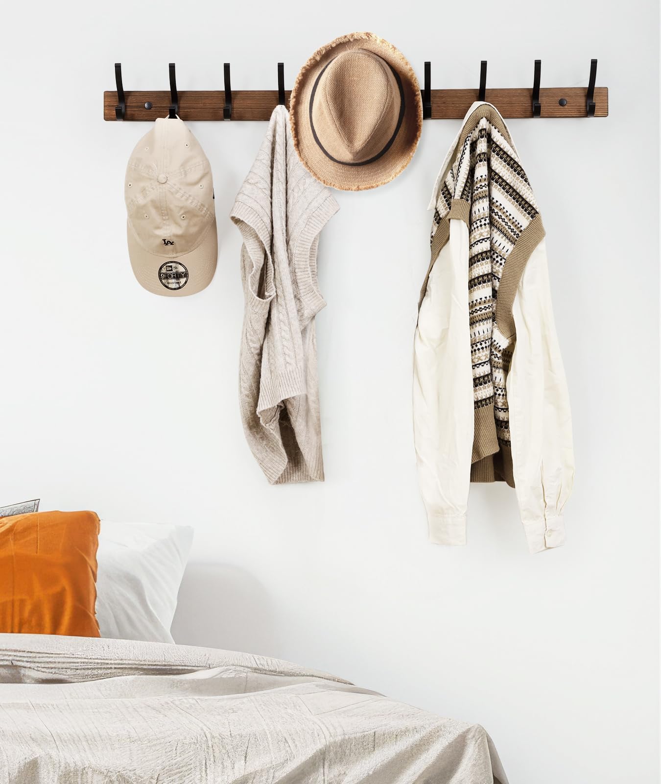 Optish anti-scratch hooks prevent snags on fabrics and towels.