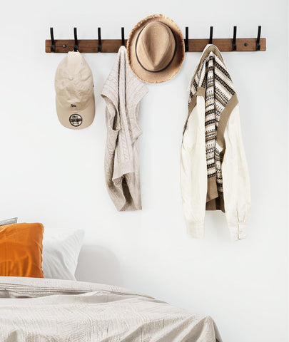 Optish anti-scratch hooks prevent snags on fabrics and towels.
