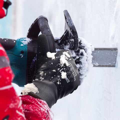 OriStout versatile gloves for outdoor work in cold weather environments.