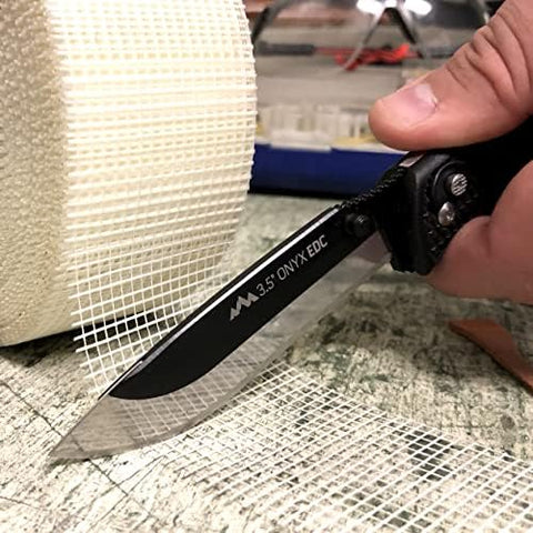 Outdoor Edge Onyx replaceable blade system with 27 blades keeps edges sharp.